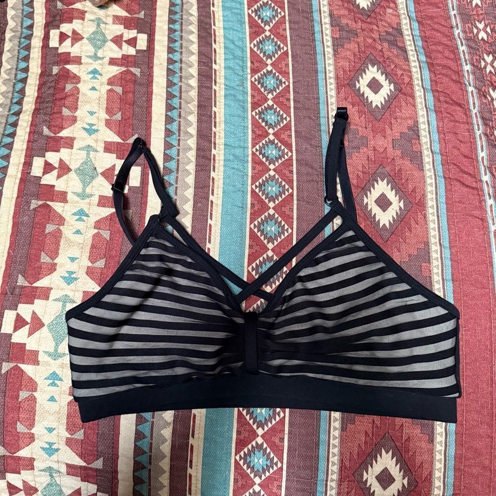 Bombshell Sportswear RARE Black sports bra size medium